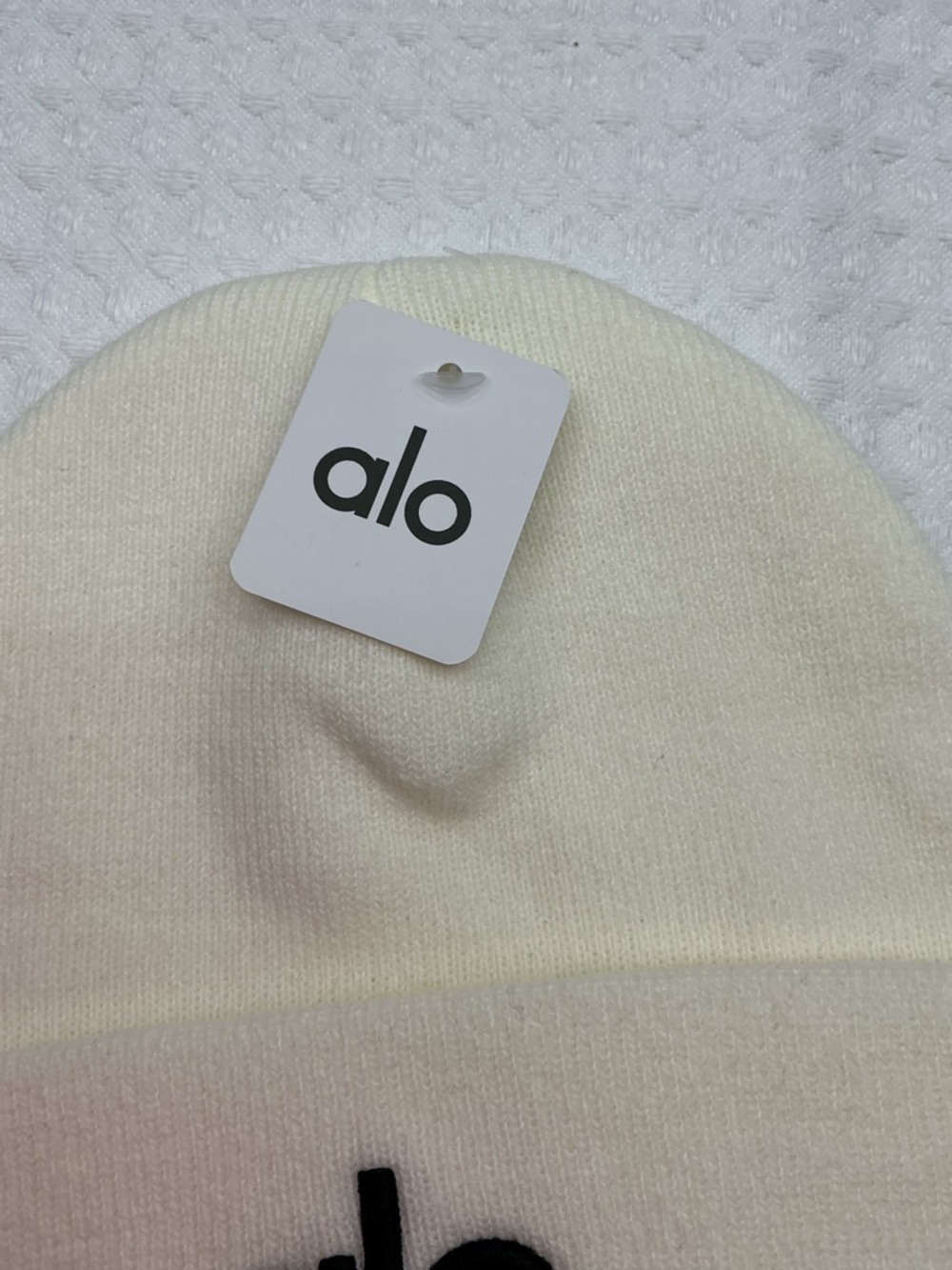 ALO Yoga Cream Knit Beanie with Black Logo - Picture 2 of 4